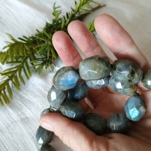 🌠 SUPERB 🌠 Vtg 1990s, hand-knotted, chunky faceted Rainbow Moonstone necklace